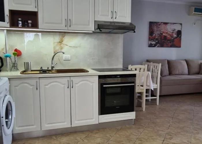 Eja's * Golem (Tirana)